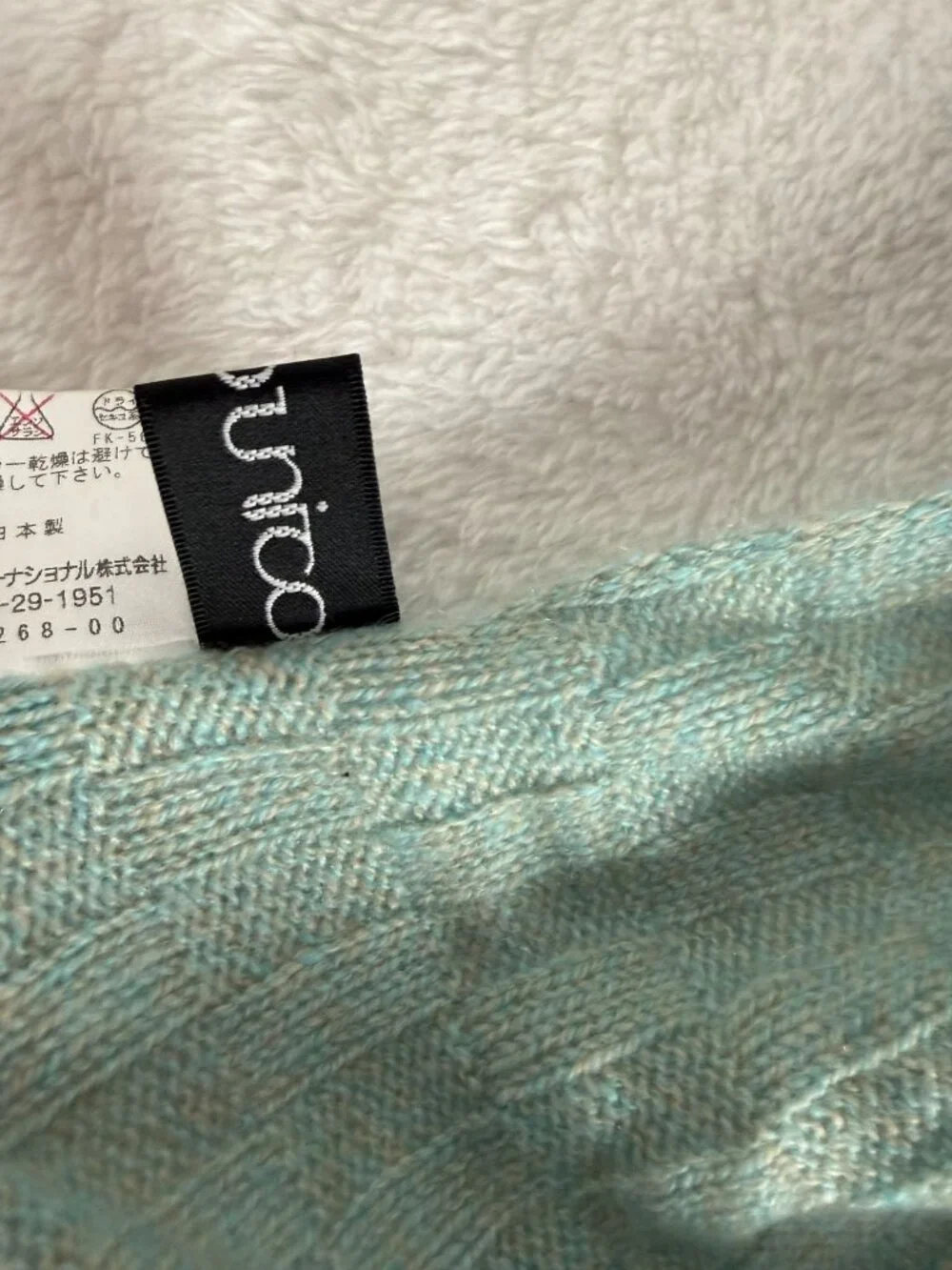Senso Unico 100% Cashmere Knit Scarf Ribbed Edges & Subtle Textured Pattern